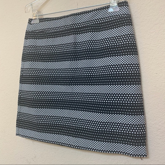 ✅ Ann Taylor LOFT Black White Square Pattern Skirt - Picture 2 of 9